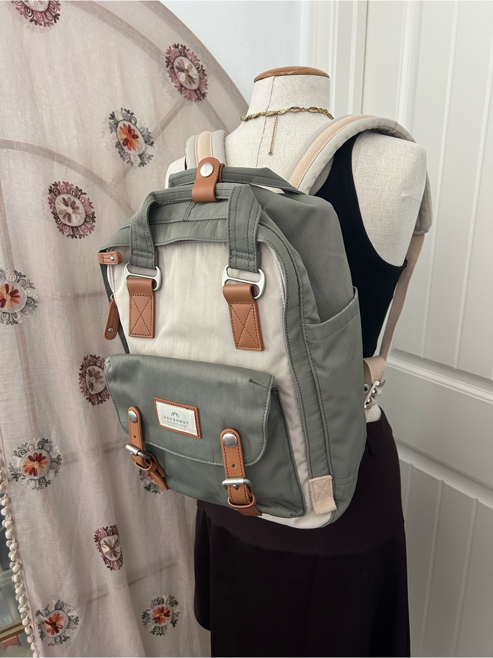 Doughnut Macaroon Ivory X Grey Unisex Backpack 16L